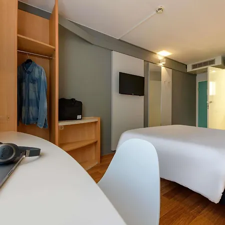 Ibis Köln 2*