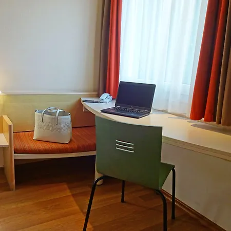 Ibis Koeln 호텔