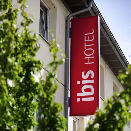 Ibis Koeln מלון
