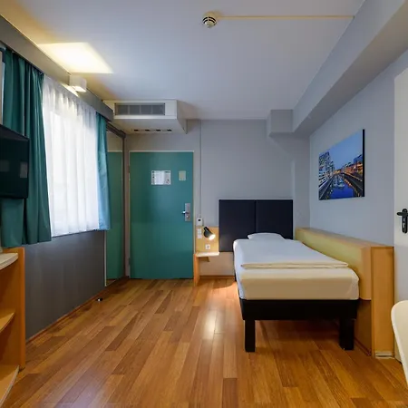 Ibis Koeln 호텔