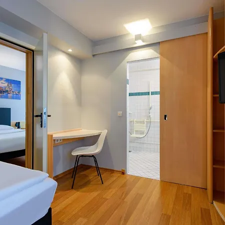 Ibis Koeln Отель