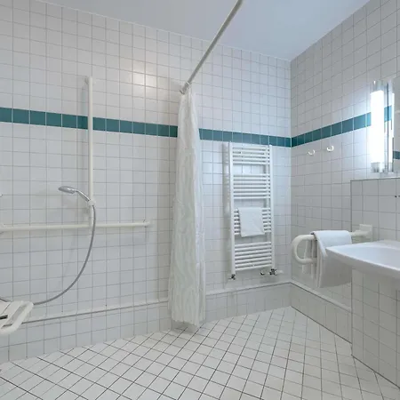 Отель Ibis Koeln 2*
