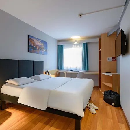 Ibis Köln 2*