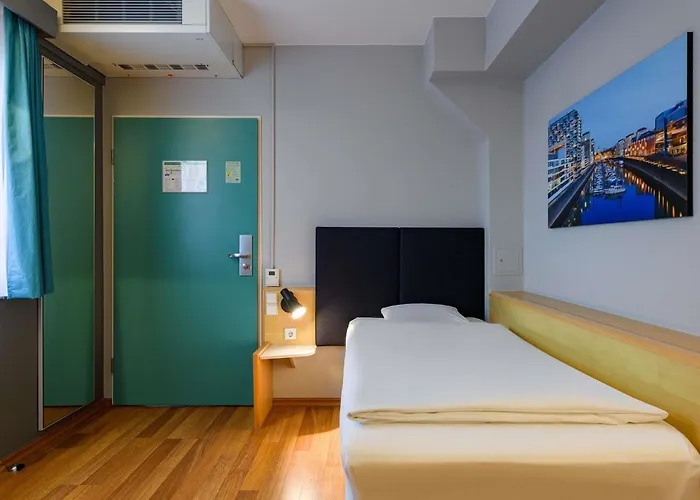 Ibis Koeln 2*